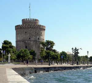 Thessaloniki_White_Tower_and_promanade